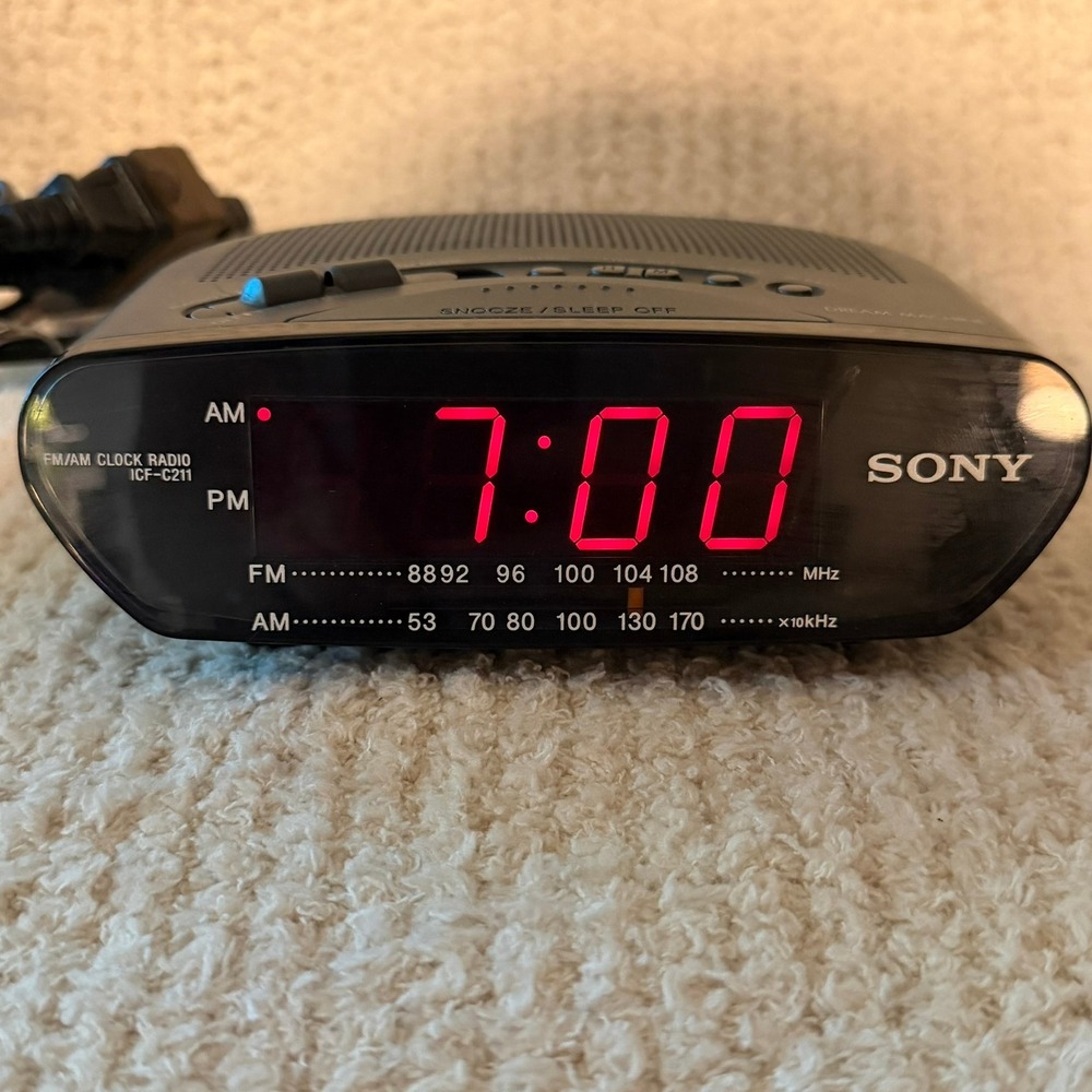 Sony Dream Machine ICF-C211 FM AM Clock Radio Red LED Digital‎ Display Works